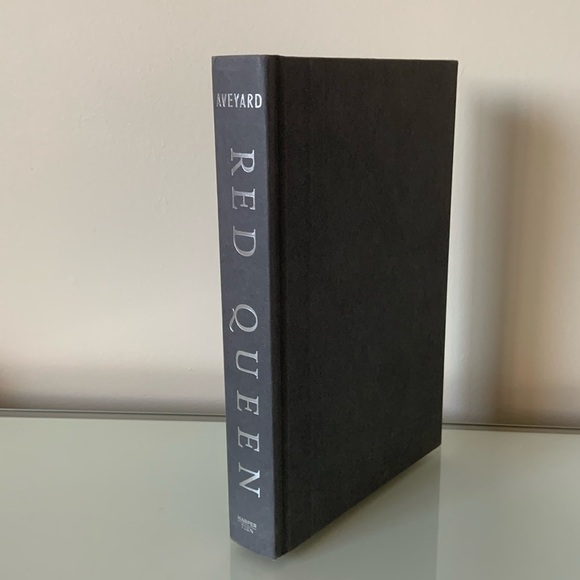 Hardcover Red Queen By Victoria Aveyard hardback book YA Fantasy Hardback books - Picture 6 of 9